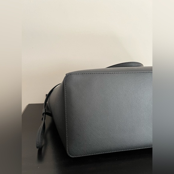 Michael Kors Large Tote Bag - Picture 9 of 12